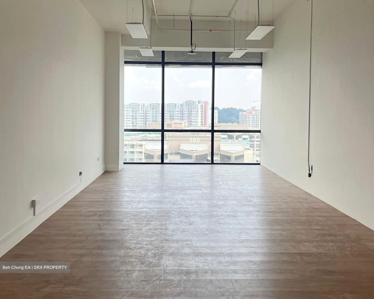 Woods Square (D25), Office #605337651